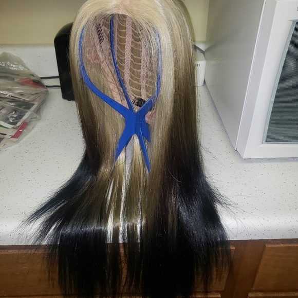 Lace wig - Picture 3 of 5